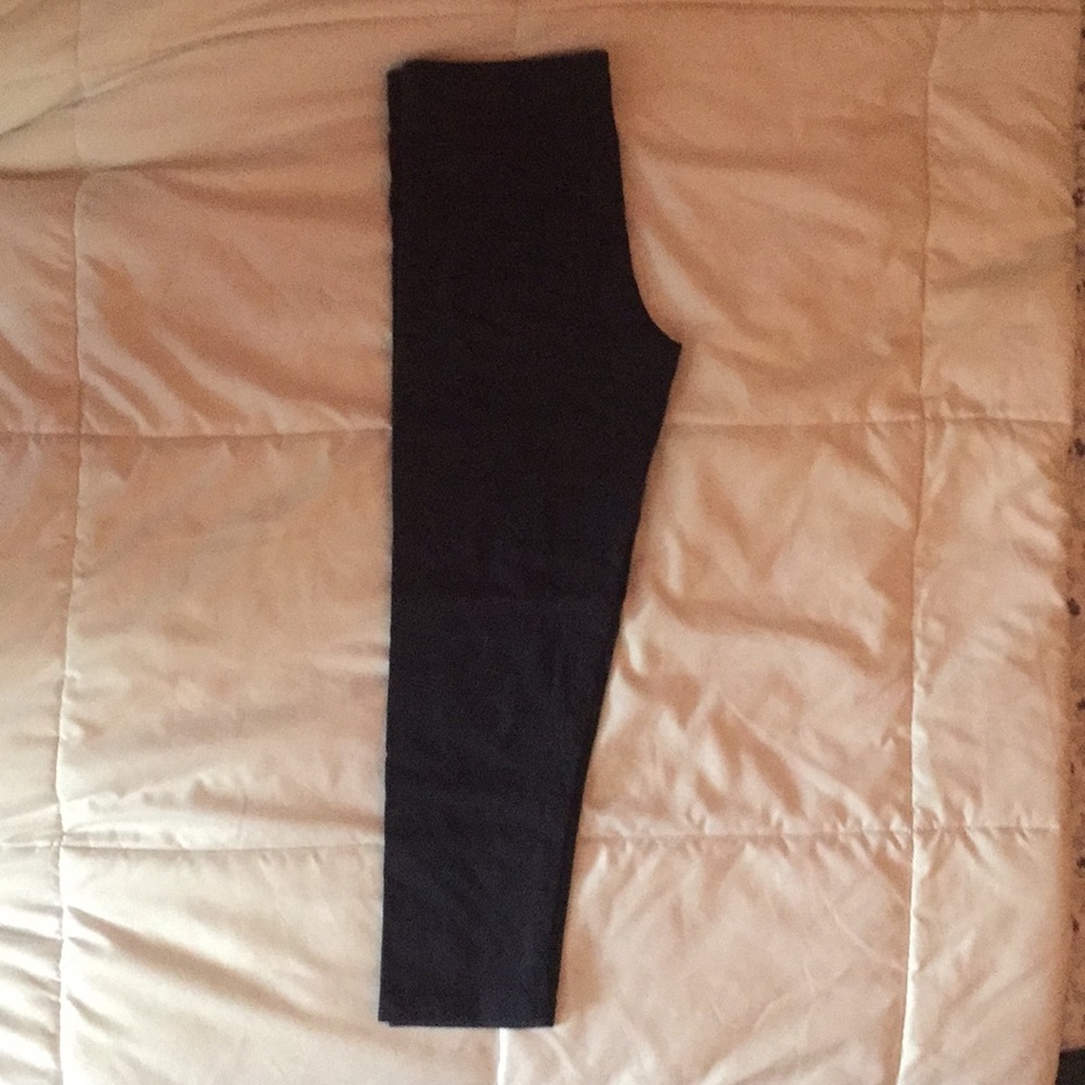Navy Capri Leggings
